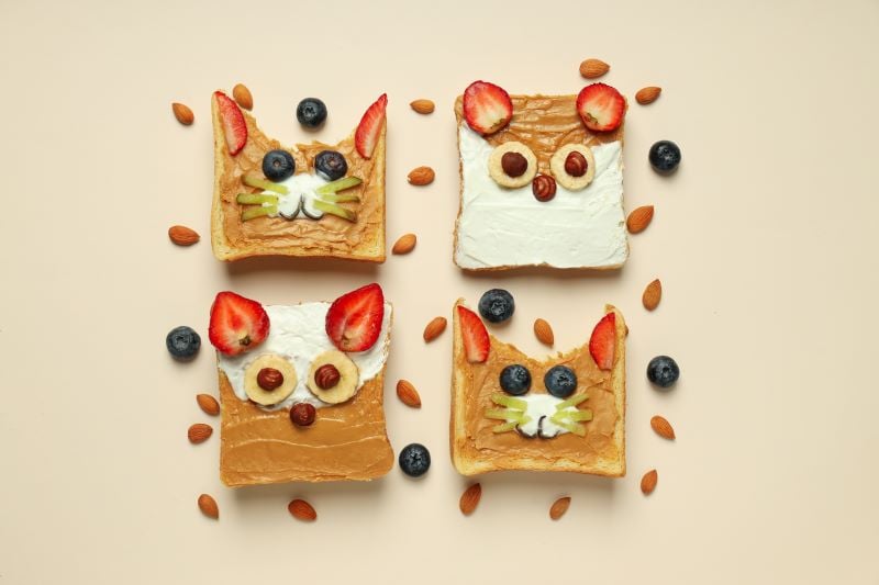 Funny faces on toast